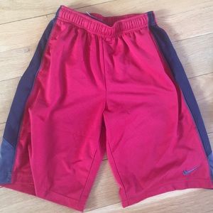 💥B2G1💥 L Nike basketball shorts